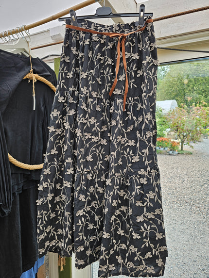 Kjol broderad Camicia