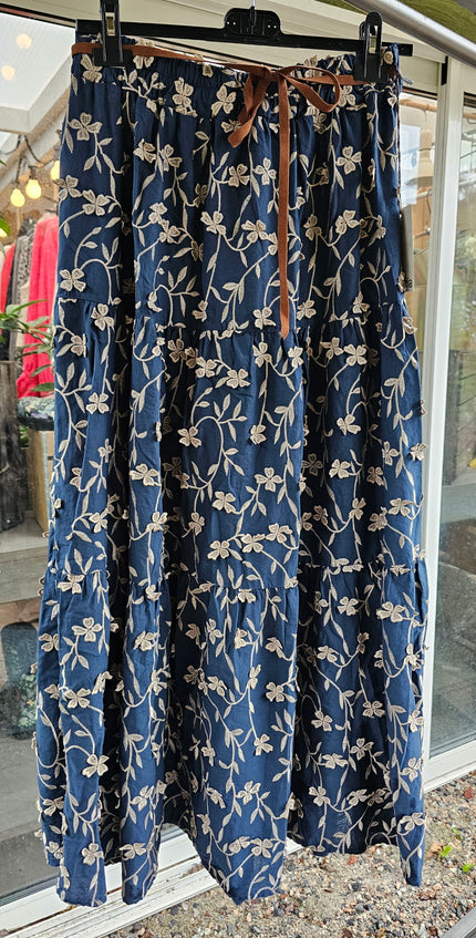 Kjol broderad Camicia