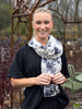 Blommig scarf i svart och vitt, 7east