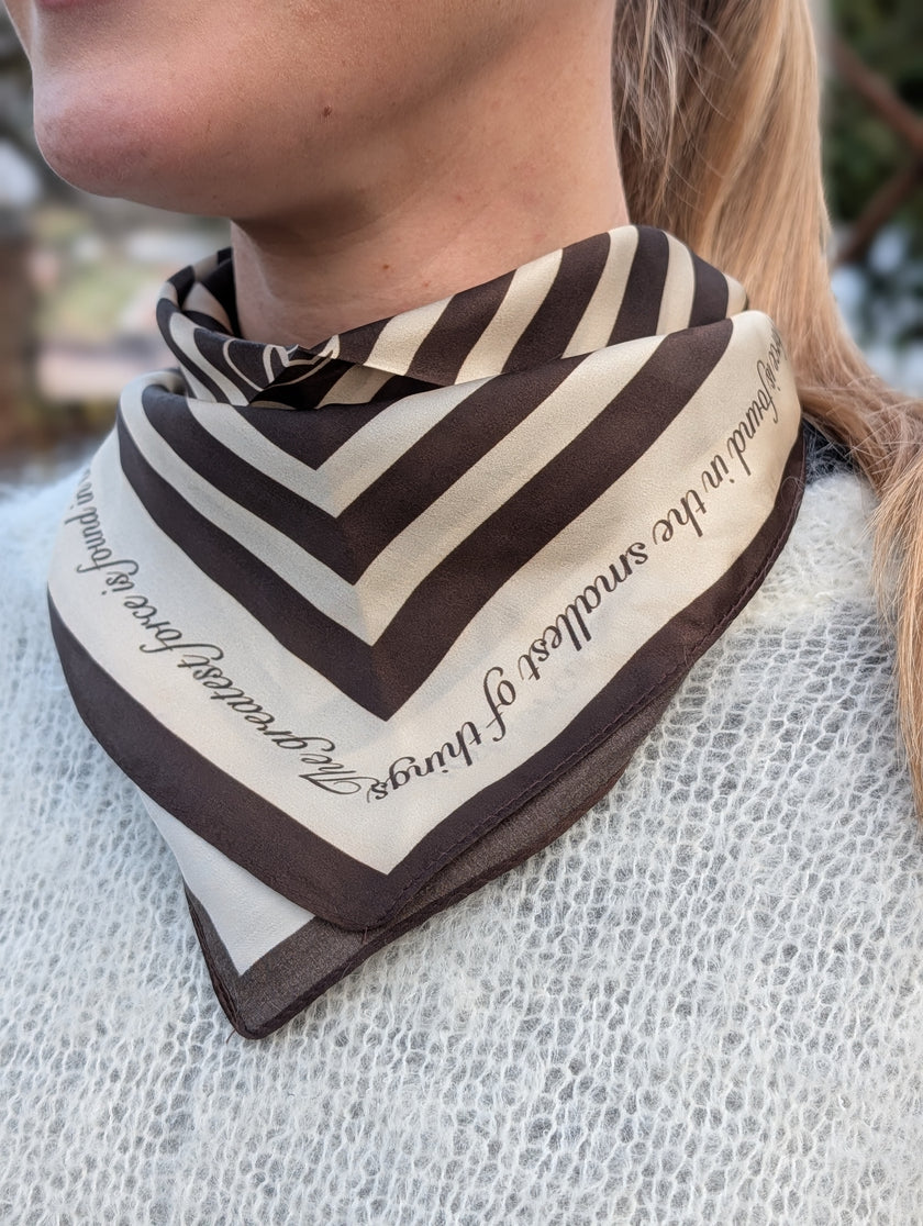 Mönstrad sidenscarf, 7east