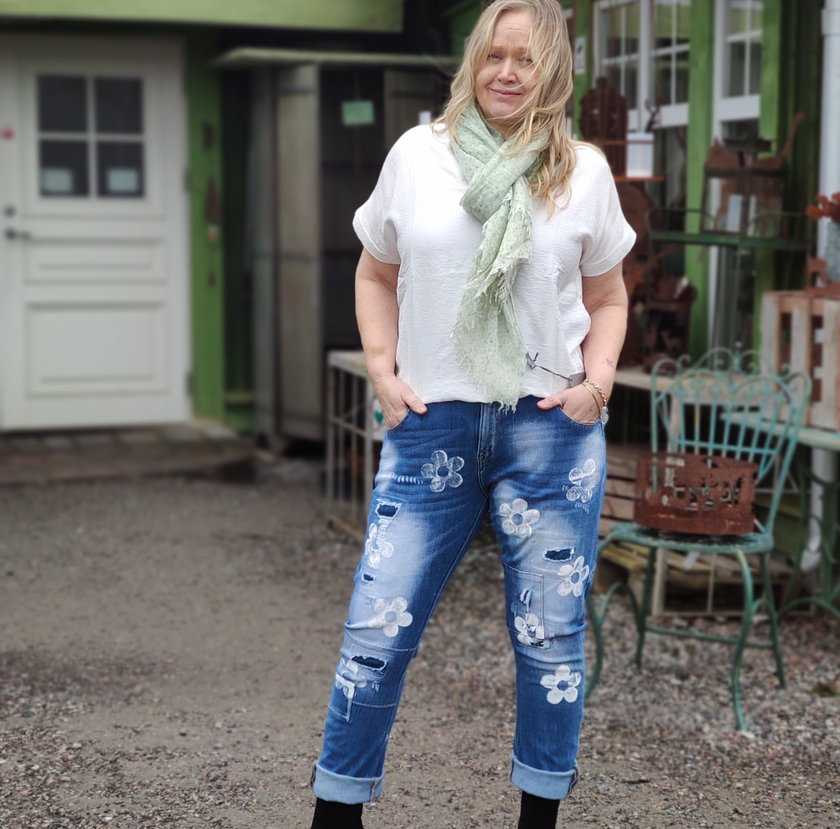 Jeans med blommor