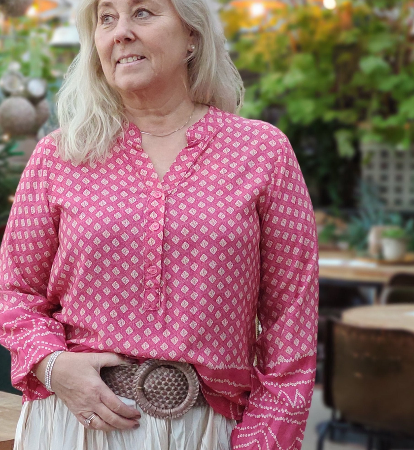 Blus, hallonröd mönstrad