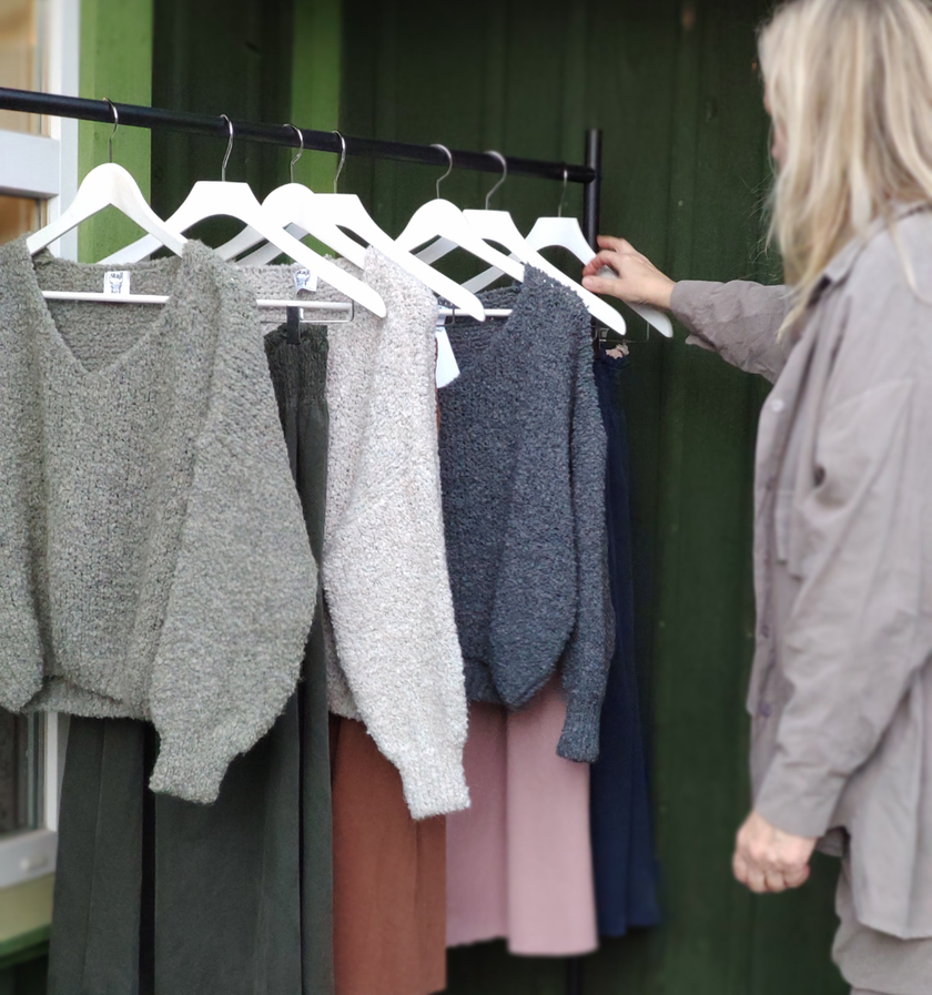 Stickad tröja med muddärm