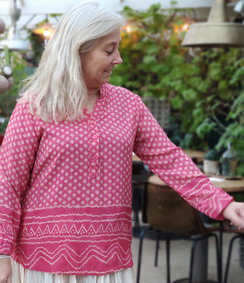 Blus, hallonröd mönstrad