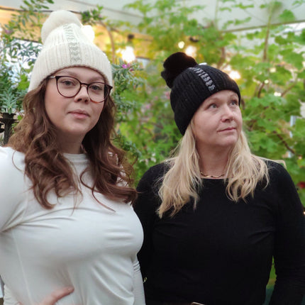 Mössa med glitterhjärtan