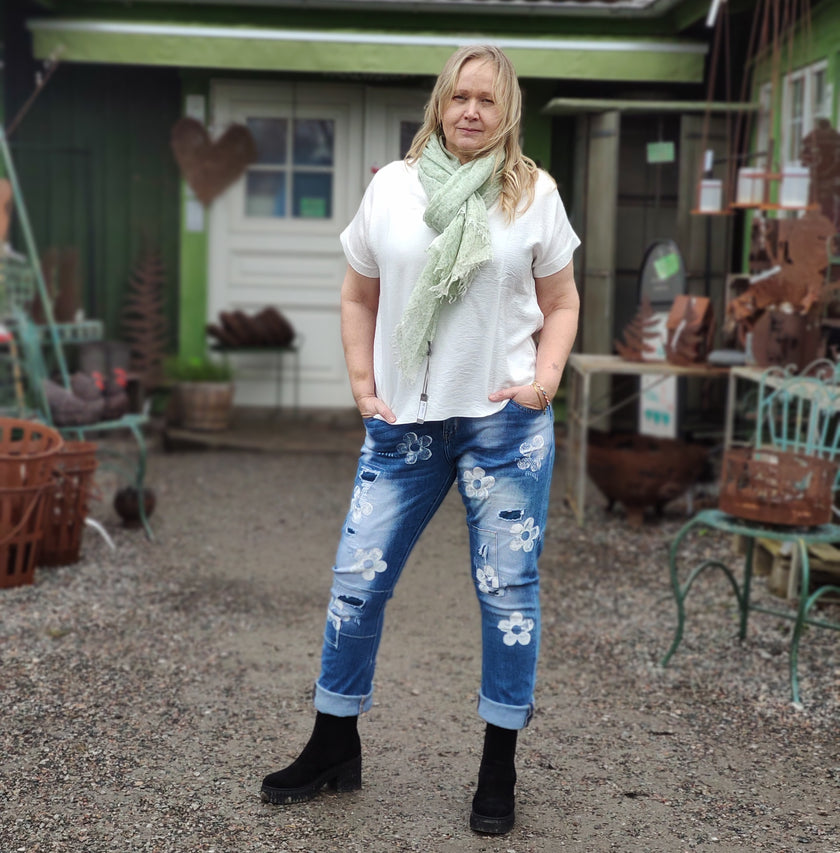 Jeans med blommor