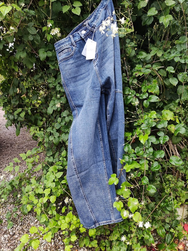 Jeans med vida ben, Marta