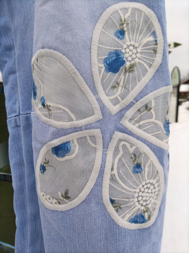 Jeans med blommor, Qnuz