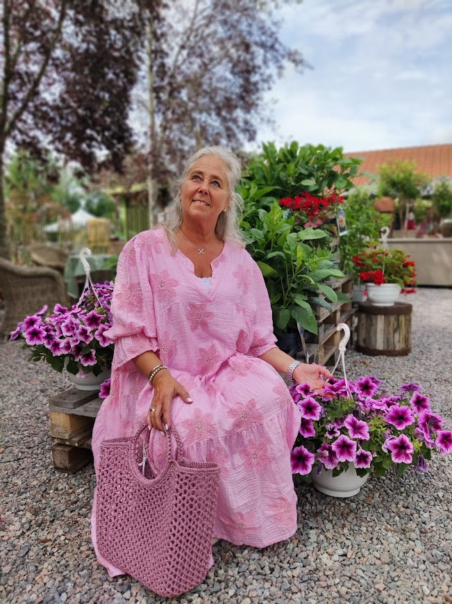 Klänning, broderade blommor, Qnuz