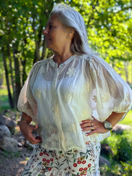 Blus, romantisk med broderade blommor, Lecoco