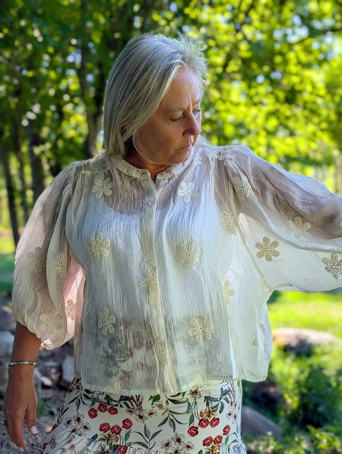 Romantisk blus med broderade blommor, Lecoco