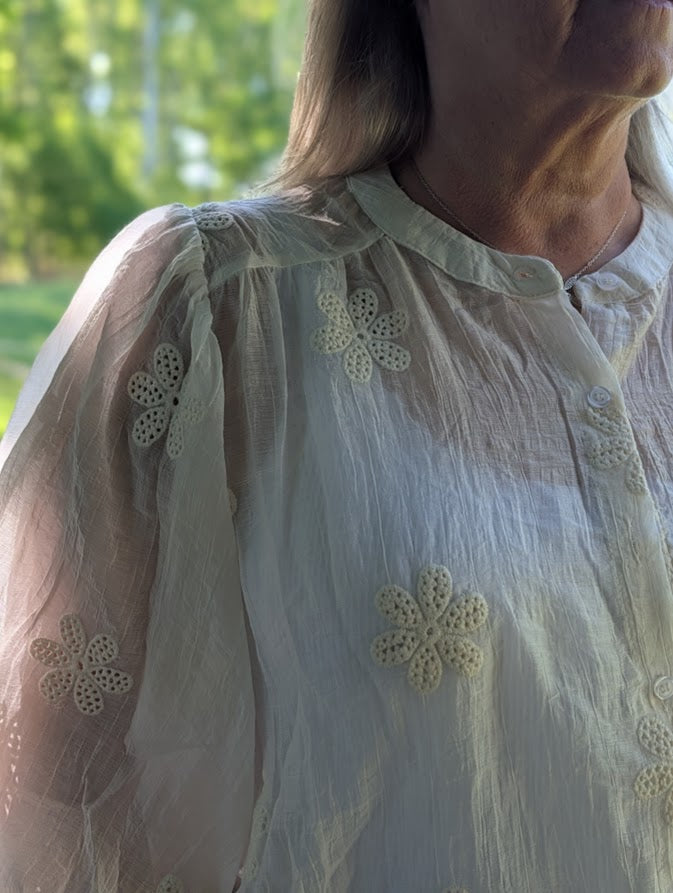 Romantisk blus med broderade blommor, Lecoco