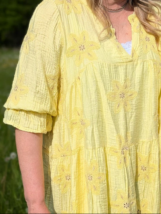 Klänning, broderade blommor, Qnuz