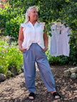 Blus med broderade blommor, Qnuz