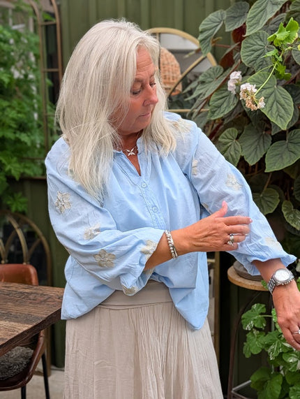 Blus, broderade blommor, Minou Minou