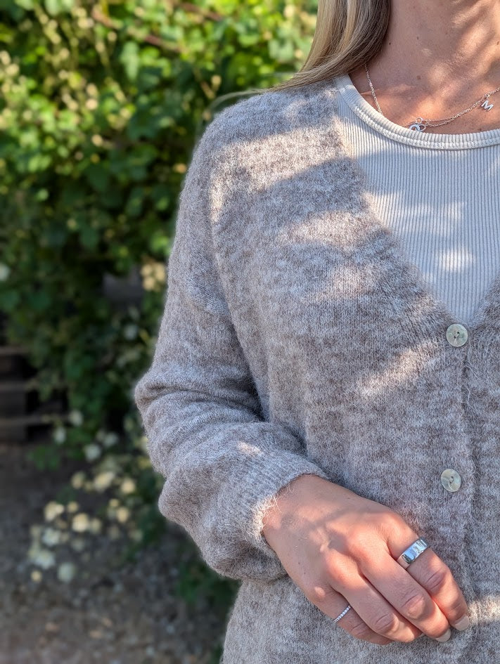 Mjuk stickad kofta, Camicia