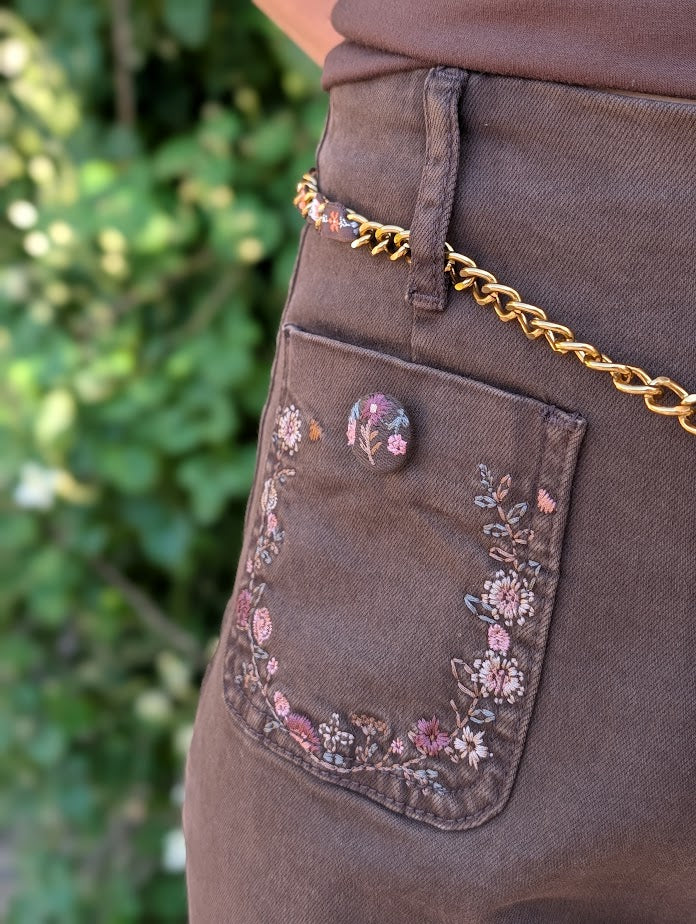 Byxa med broderade detaljer, Lecoco