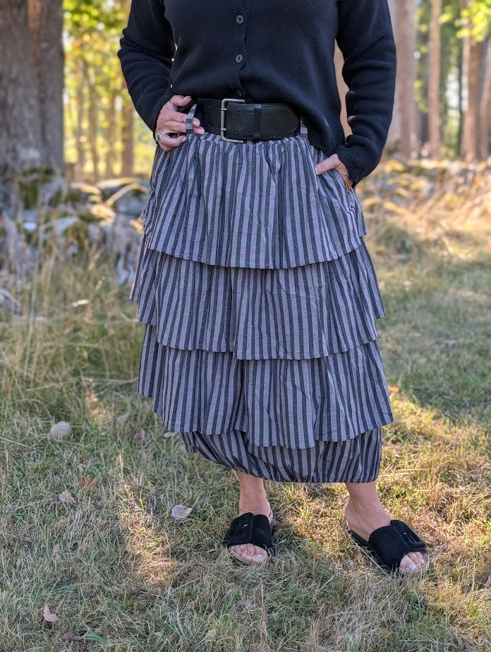 Lång randig volangkjol, 'Nosa', Olars Ulla
