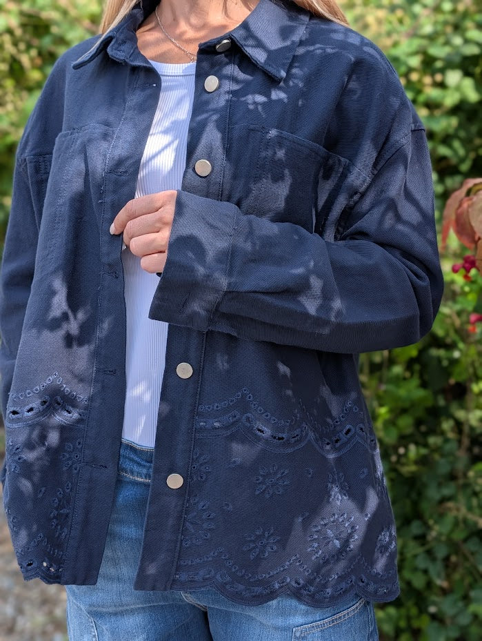 Skjortjacka med vackra broderier, Buller