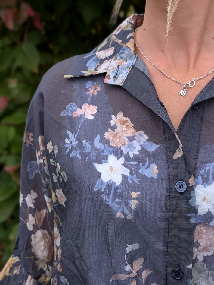 Blommig blus i ledig skjortmodell, Soulful Fashion