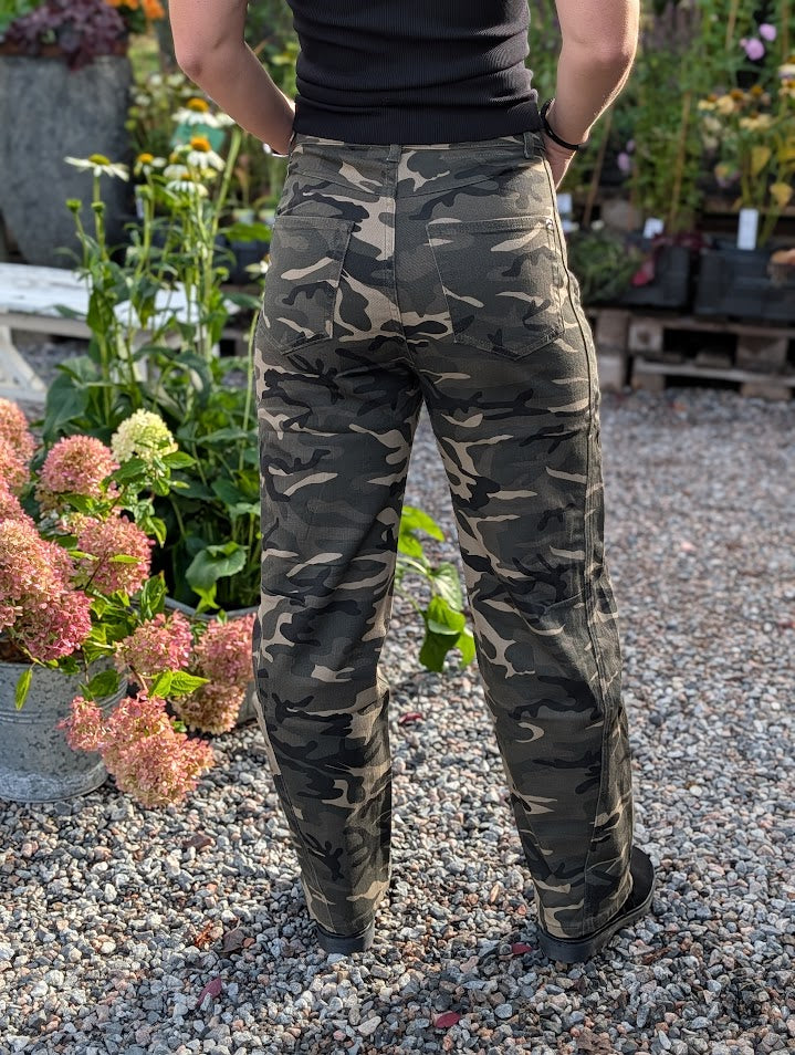 Camouflagebyxa i lätt barrelmodell, Qnuz