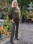 Jeans med barrelform, Camicia