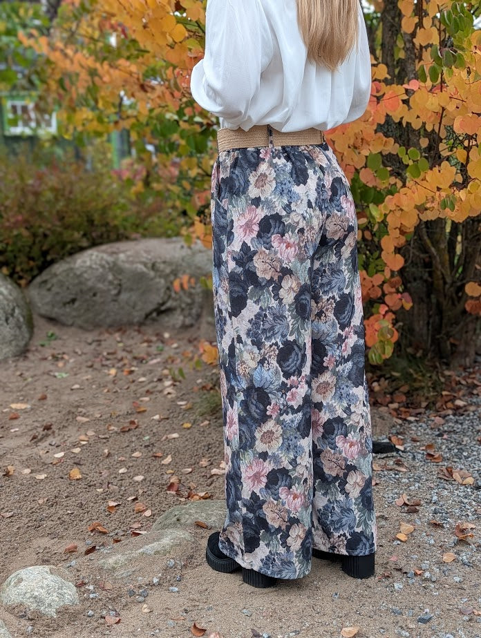 Blommig vid byxa med skärp, Moondust