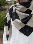 Stickad scarf med rutmönster
