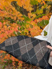 Stickad scarf med rutmönster