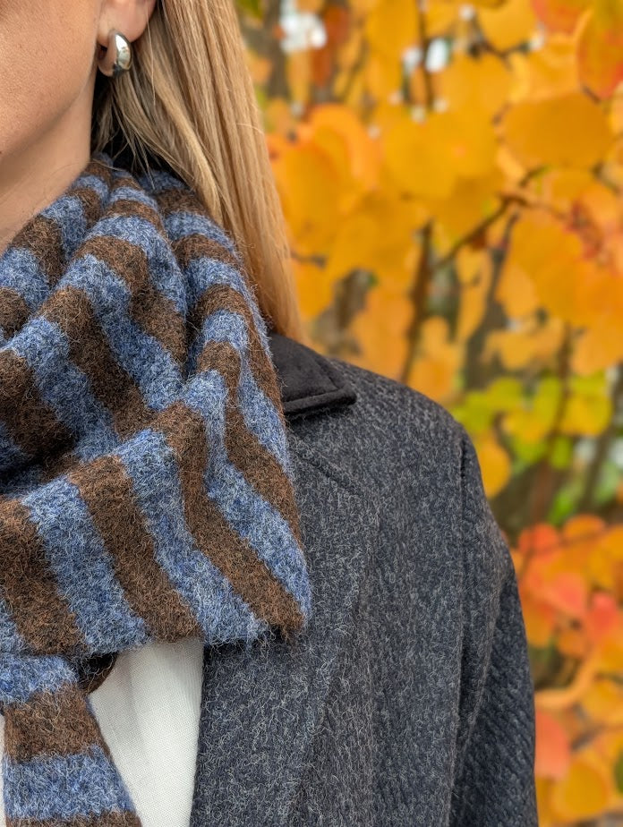 Stickad randig scarf