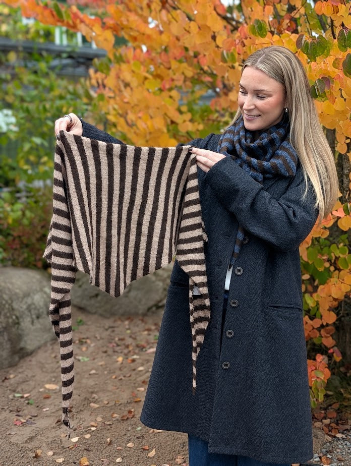 Stickad randig scarf