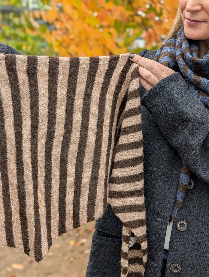 Stickad randig scarf