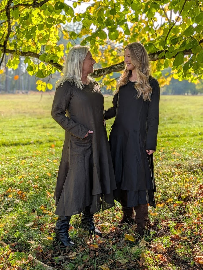 Linneklänning med dekorativa detaljer, 'Krokus', Olars Ulla