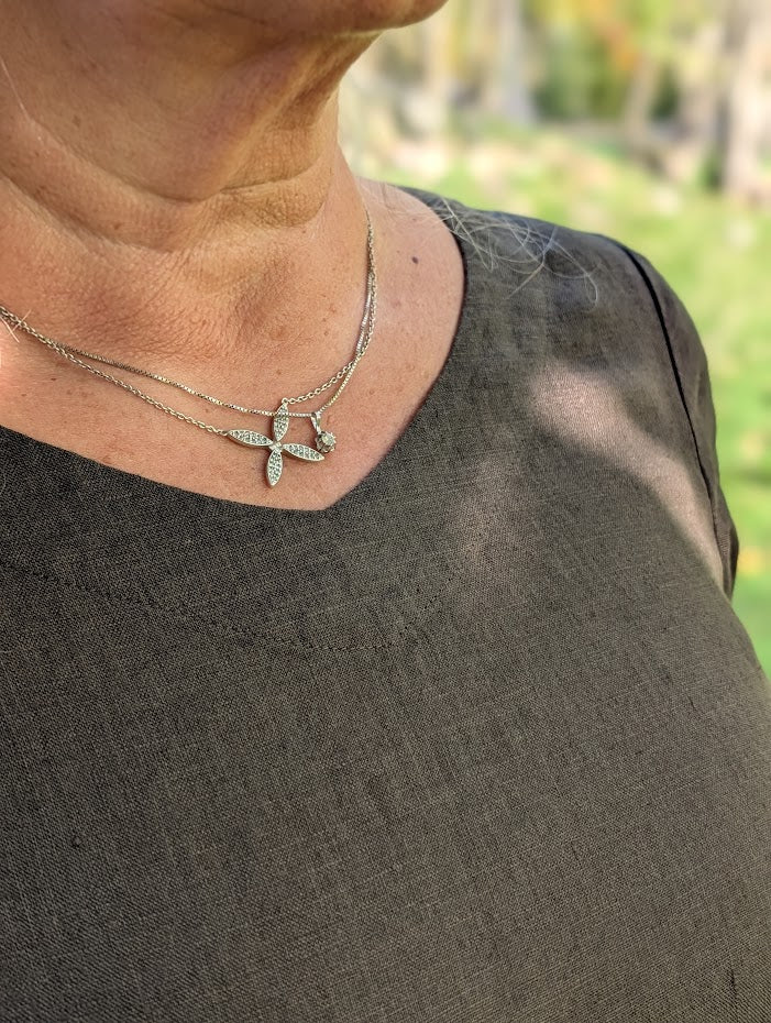 Linneklänning med dekorativa detaljer, 'Krokus', Olars Ulla