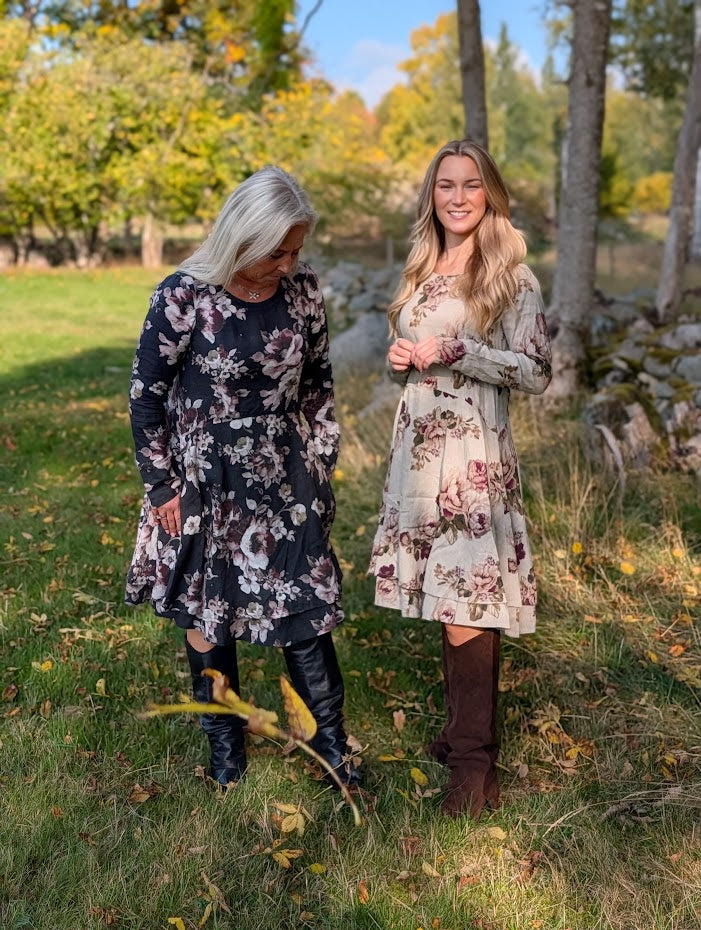 Linneklänning med dubbla kjolar, 'Kallan', Olars Ulla