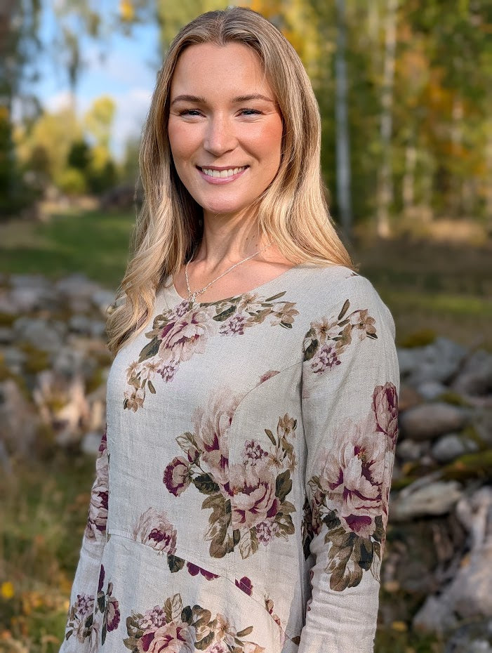 Linneklänning med dubbla kjolar, 'Kallan', Olars Ulla