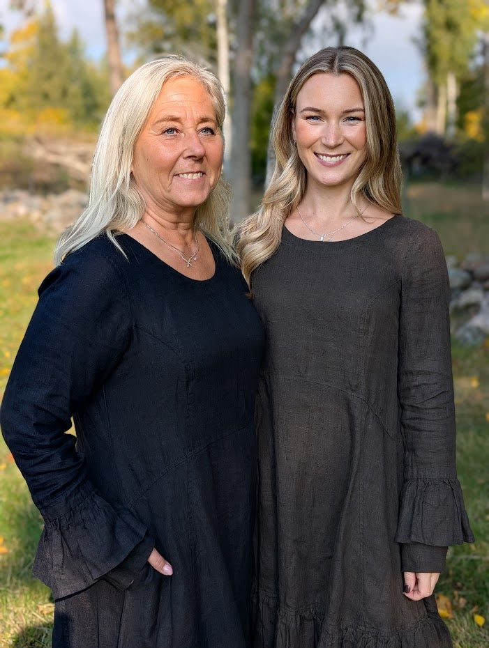 Linneklänning med volang, 'Kant' OlarsUlla