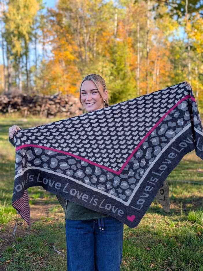 Stickad scarf 'Love'
