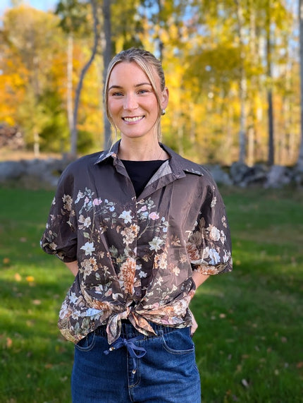 Blommig blus i ledig skjortmodell, Soulful Fashion