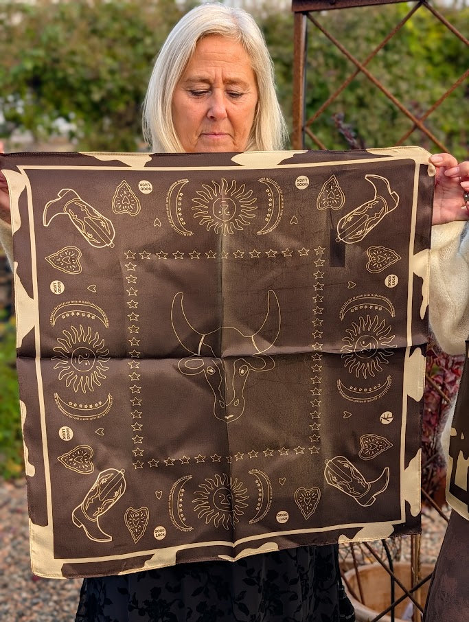 Mönstrad sidenscarf, 7east