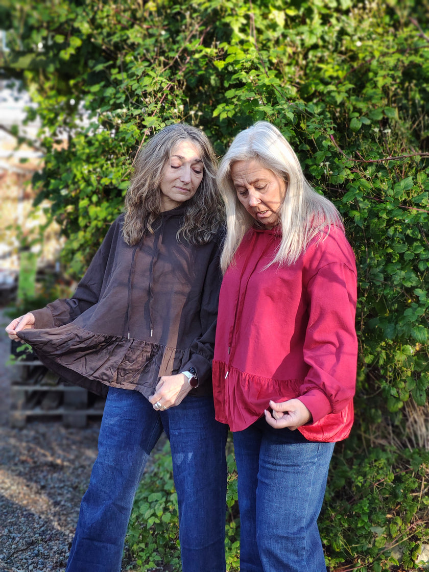 Tröja med luva, Camicia