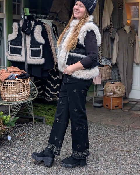 Jeansbyxa med broderi glitter