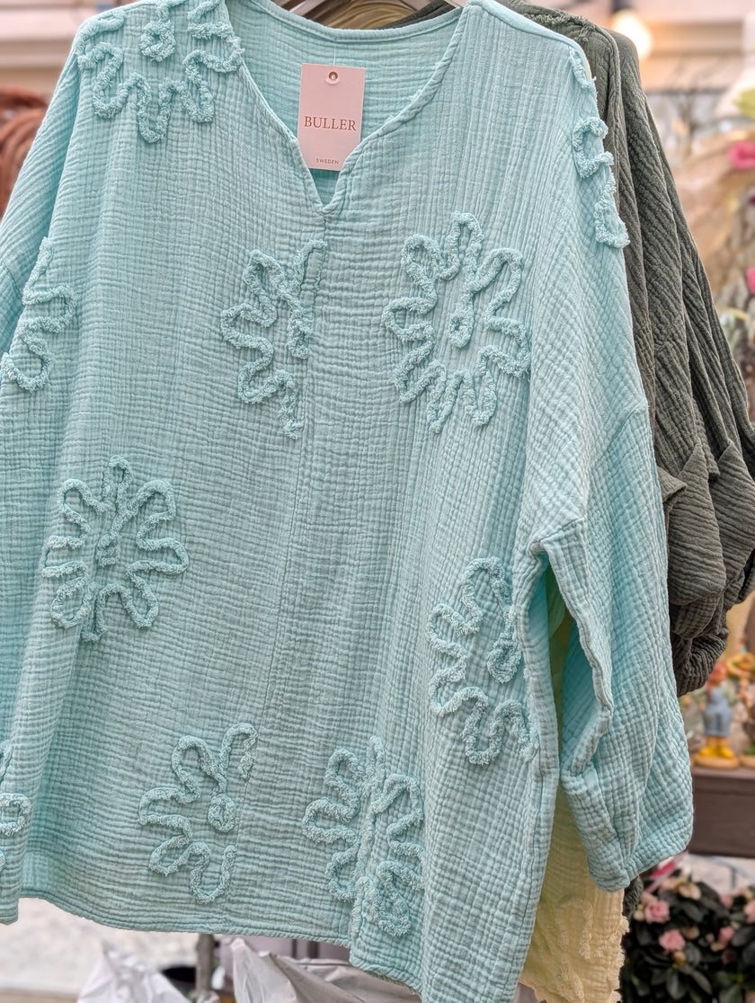 Blus i bomull, med blombrodyr, Buller