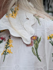 Kofta/klänning med botaniskt blomsterbroderi, Ackleja
