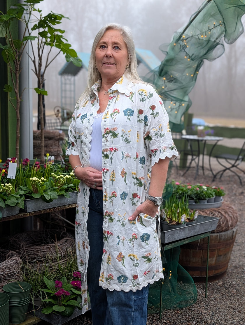 Kofta/klänning med botaniskt blomsterbroderi, Ackleja