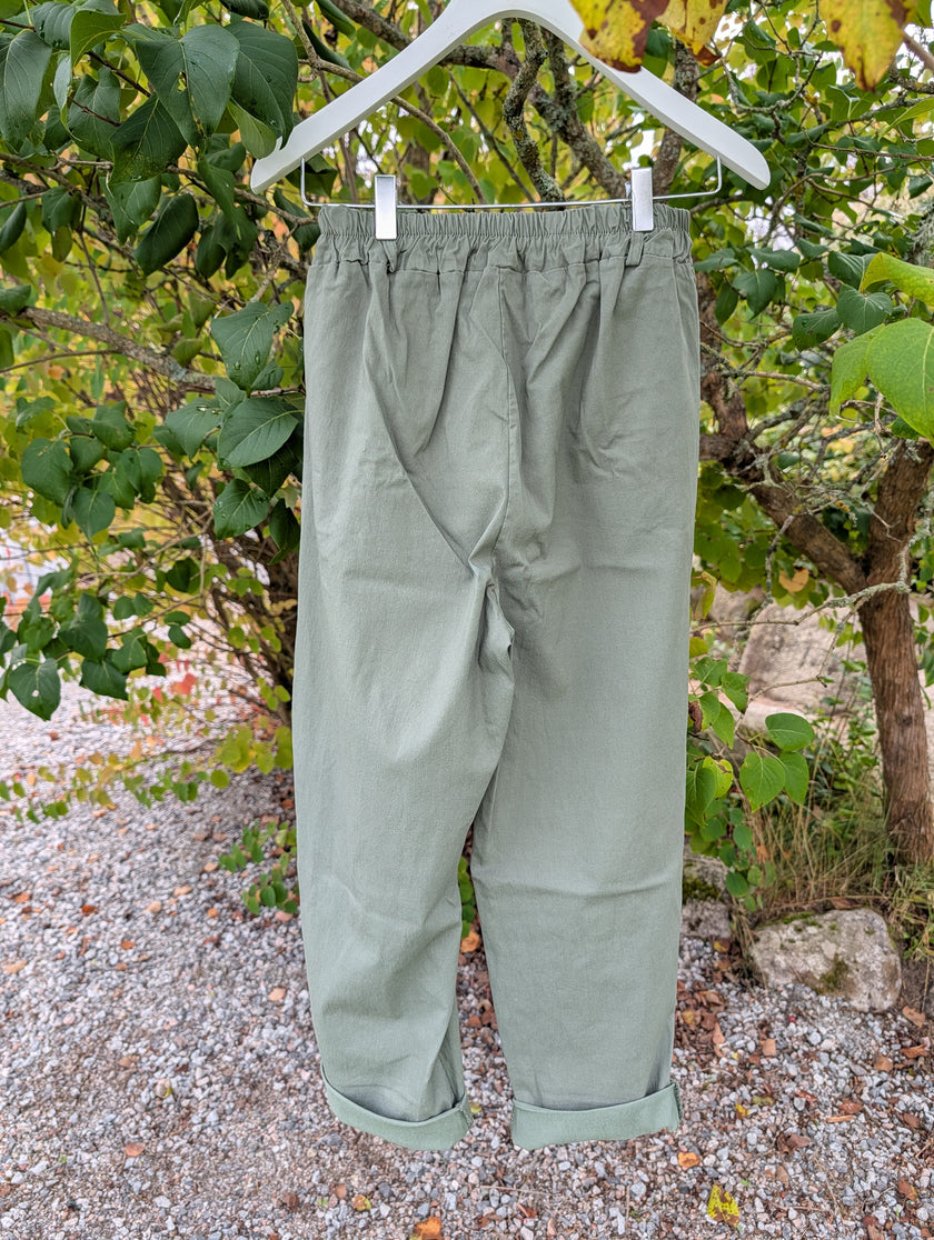 Stretchig barrelbyxa, Camicia