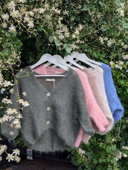 Kofta i Kid Mohair, Gossip