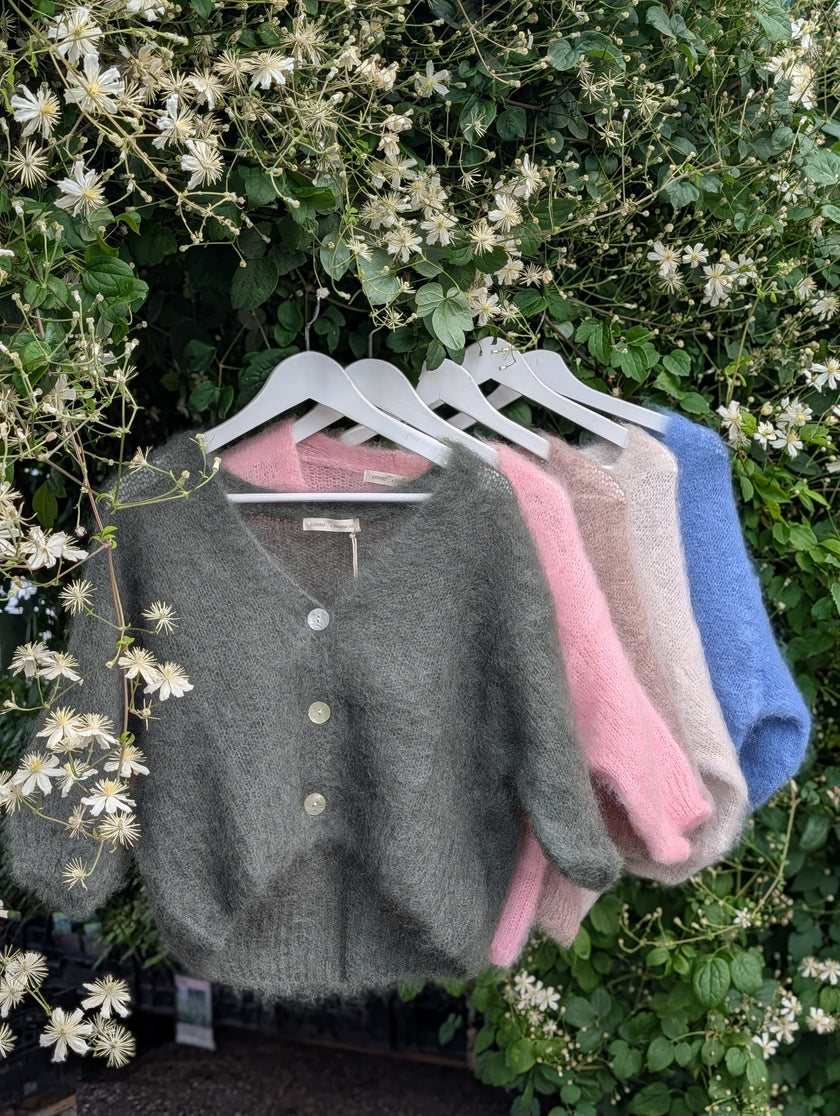 Kofta i Kid Mohair, Gossip