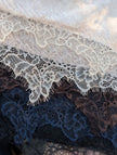Stickad scarf med spets