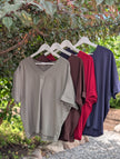 V-ringad topp, Camicia